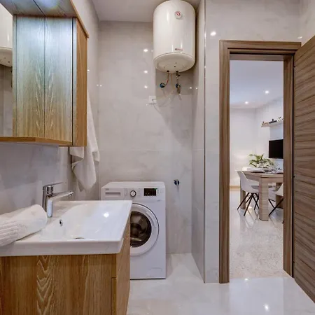 Uptown By Homely Apartment