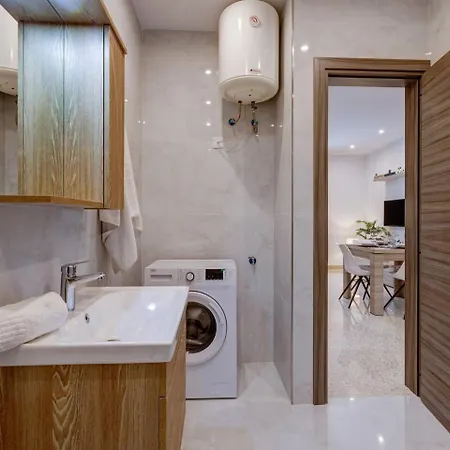 Uptown By Homely Apartment