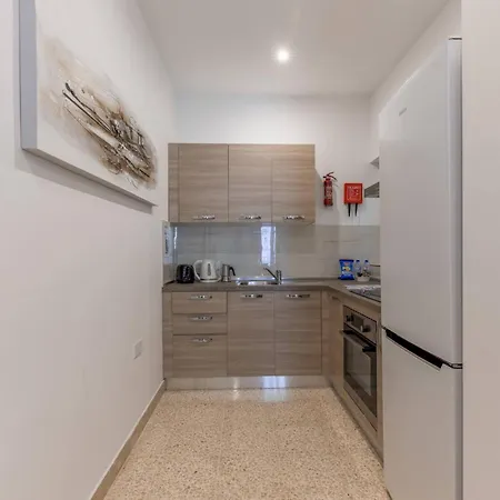 Uptown By Homely Apartment *